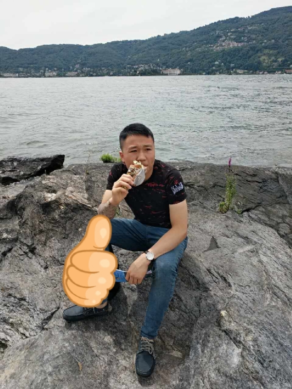 绚烂背后的平淡的第一张照片--泉州交友网