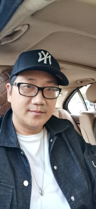拥抱幸福的第一张照片--泉州交友网