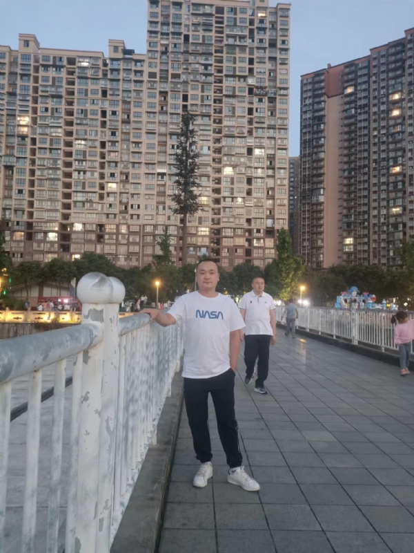 寂寞的男人的第一张照片--泉州交友网